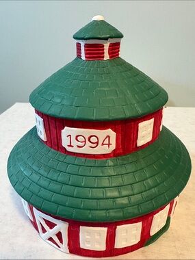 Red & Green 1994 Round Barn Trinket Box